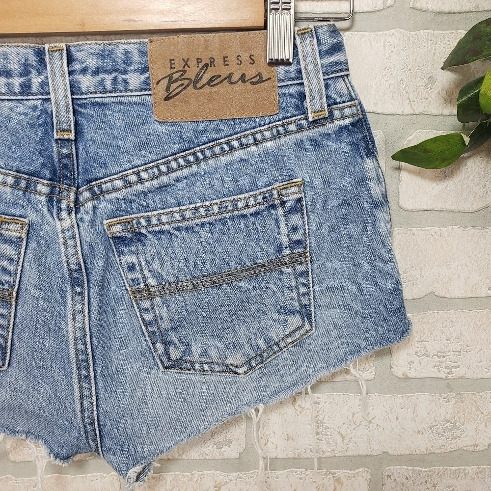 EXPRESS BLEUS Extreme Flare Jean Shorts Size 3/4 S